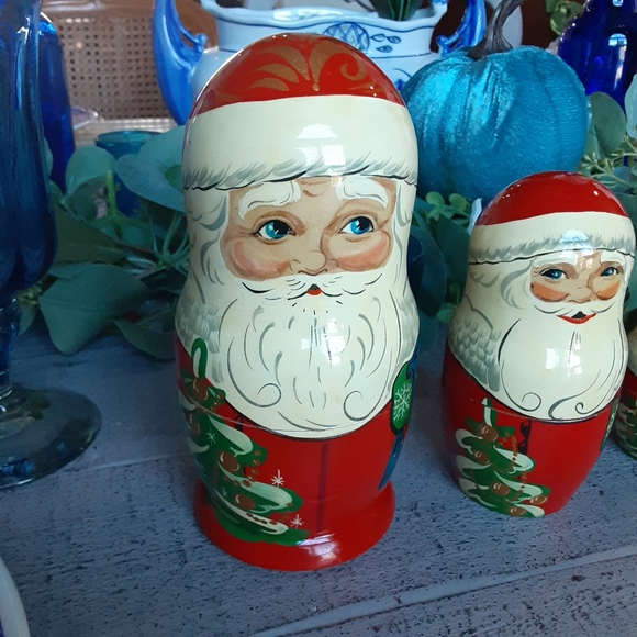 Nesting Santas & Tree, Signed & Holiday Message in what we guess to be Cyrillic. - Picture 10 of 12